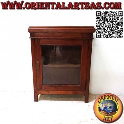 Antike Vitrine mit zwei...