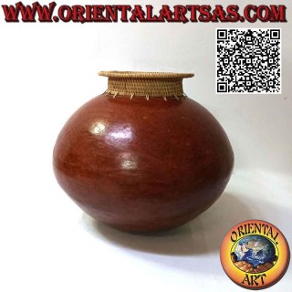 Vase sphérique Lombok en terre cuite à bouche saillante en osier, fait main (25 cm et 30 cm ø)
