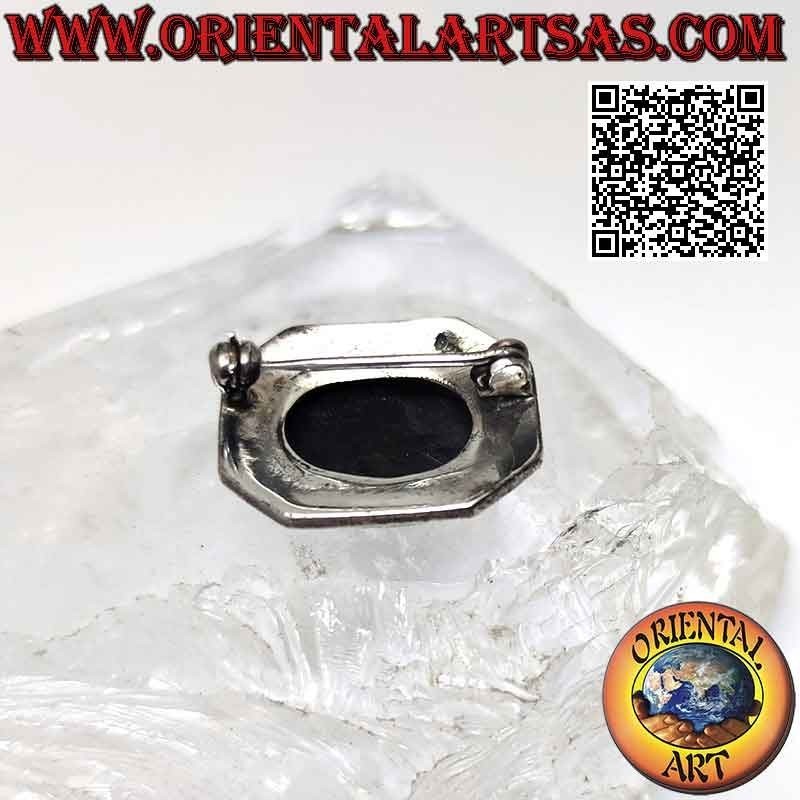 Broche en argent en forme d'octogone allongé avec un grand onyx ovale entouré de marcassite