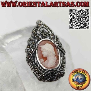 Broche pendentif en argent avec camée d'un enfant avec fleur et cadre serti de marcassite