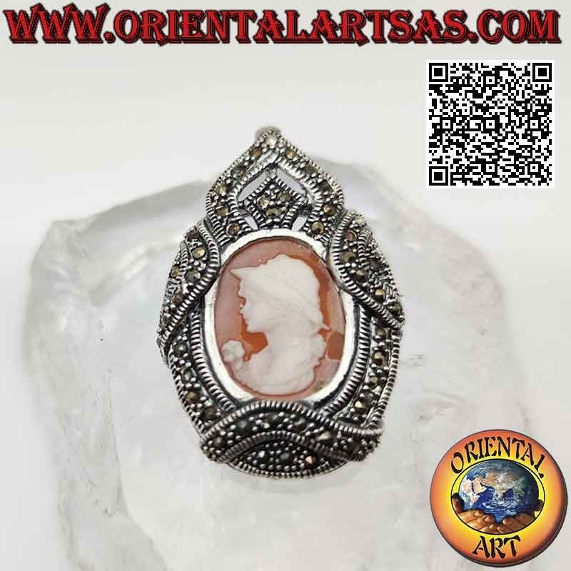 Broche pendentif en argent avec camée d'un enfant avec fleur et cadre serti de marcassite
