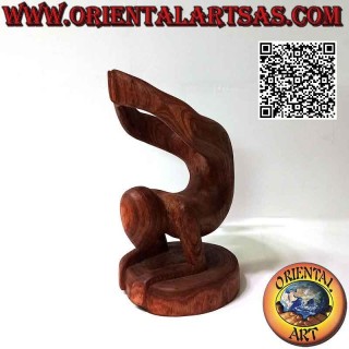 Escultura portabotellas de acróbata en posición artística en madera de Suar