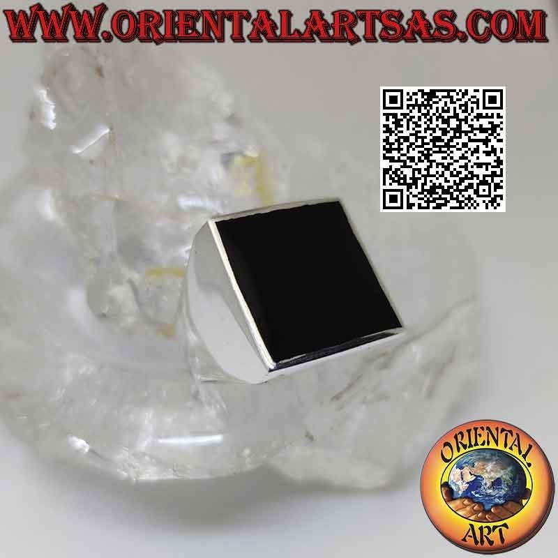 Smooth silver ring with square onyx flush with edge 17x17 mm