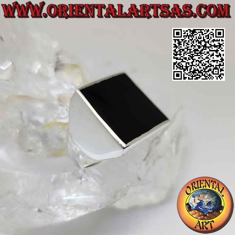 Smooth silver ring with square onyx flush with edge 17x17 mm