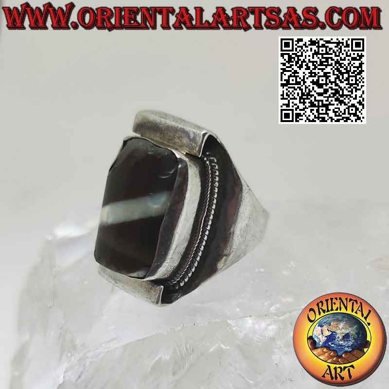 Bague en argent avec ancienne agate tibétaine Dzi des années 1900 sur monture traditionnelle népalaise