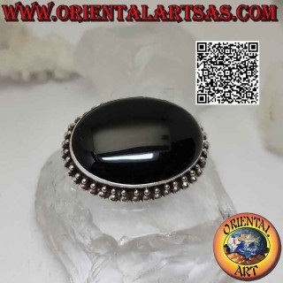 925 ‰ Silberbrosche mit großem ovalem Onyx-Cabochon, umgeben von zwei Reihen wachsender Kugeln