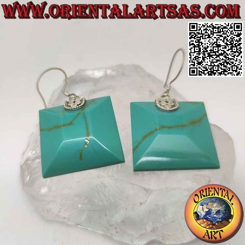 Pendientes con pasta de turquesas cuadradas facetadas unidas por un gancho de plata