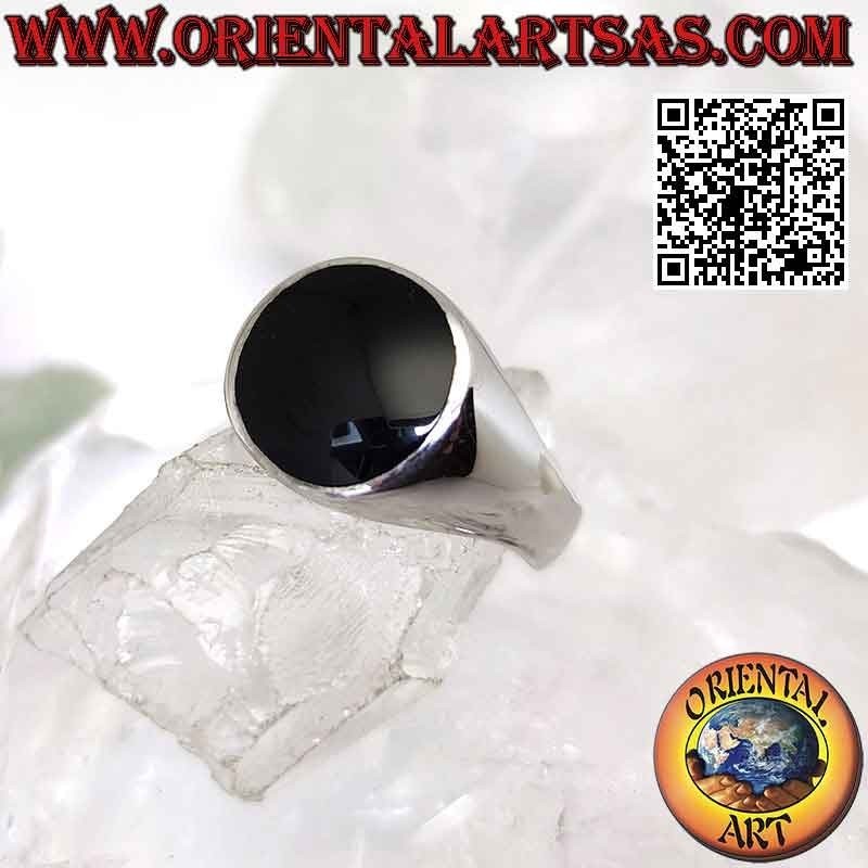 Silver ring with round onyx flush with the edge on a smooth Ø 13 mm frame