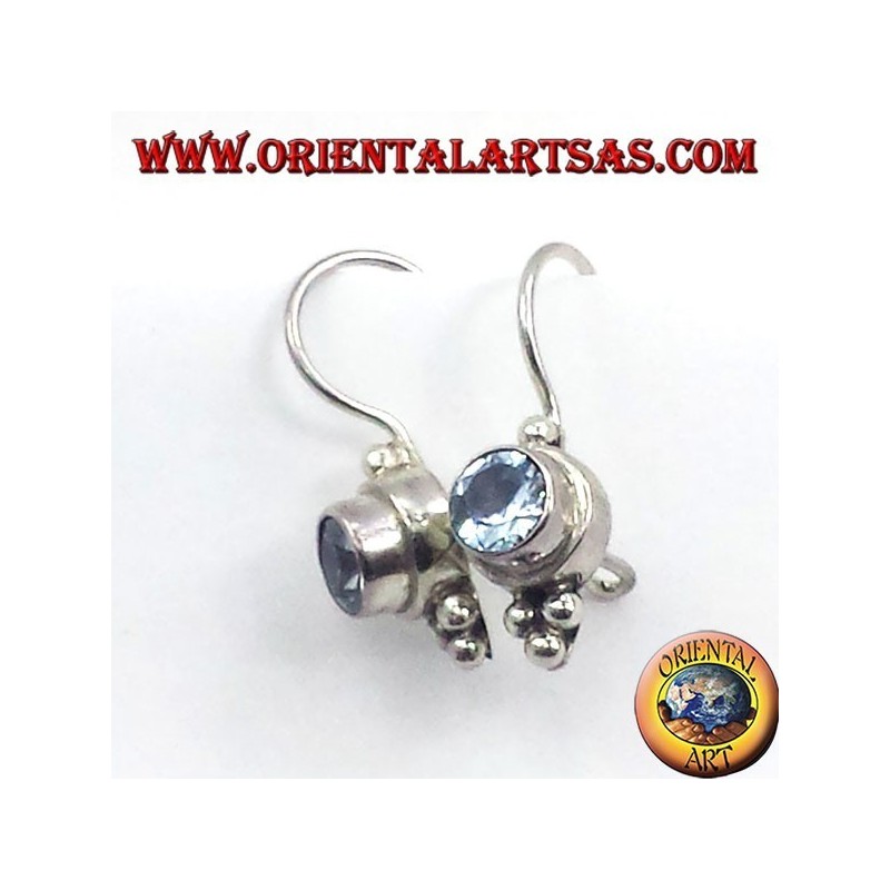 Orecchini in argento  con blu topazio tondo sfaccettata
