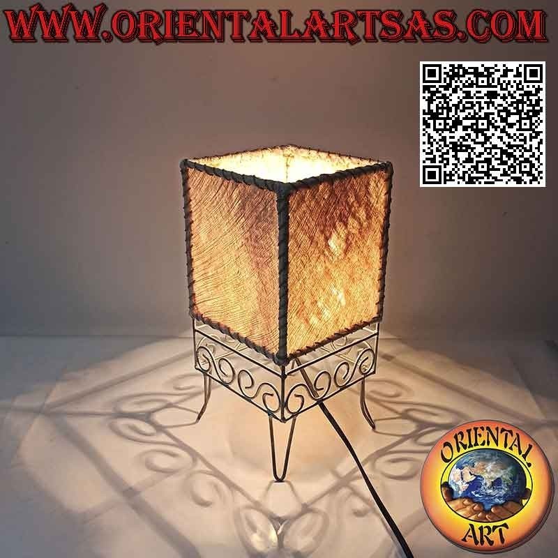 Lampada da tavolo etnica, "parallelepipedo con piede greco" in Tapa o Ngatu (corteccia d'albero) da 30 cm