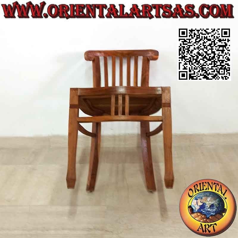 Sedia a schienale basso con bombatura curva e doghe in legno di teak