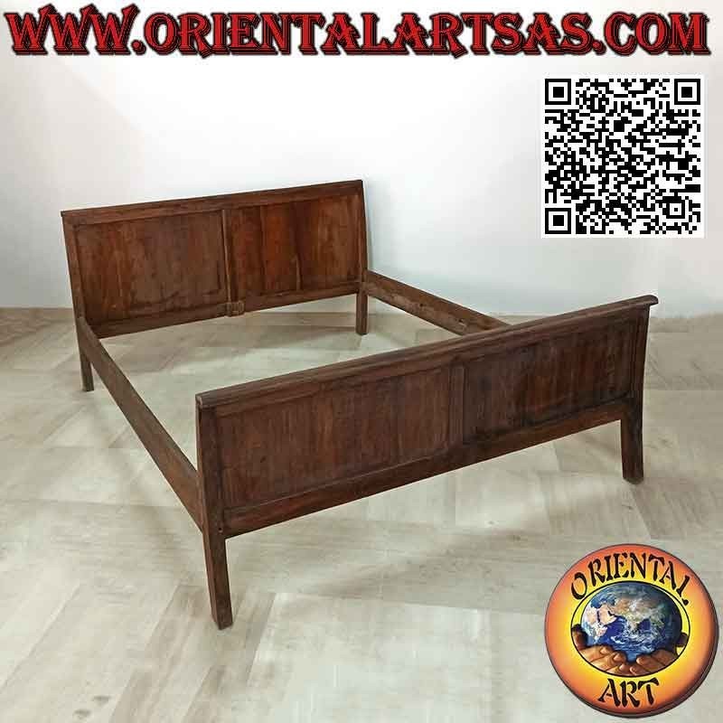 Linear double bed in ethnic style in teak wood