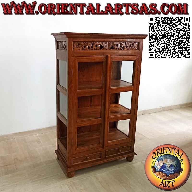 Vetrina lineare con decoro floreale traforato, a due ante e due cassetti in legno antico di teak