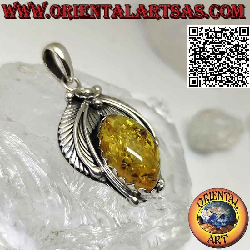 Silver pendant with large cabochon shuttle amber with crown of leaves and central flower