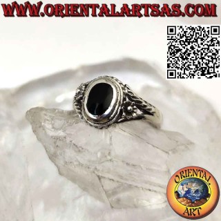 Anello in argento con onice ovale e fiore sui lati , piccolo