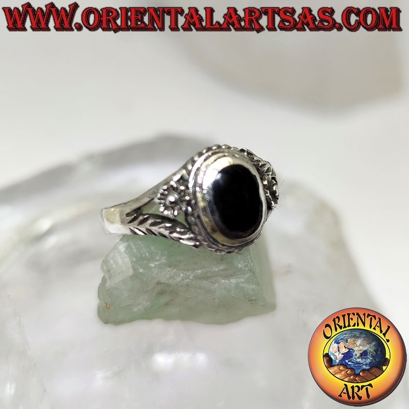 Silver ring with oval onyx and flower on the sides, small