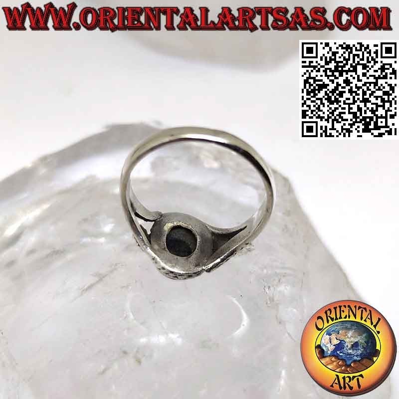 Silver ring with oval onyx and flower on the sides, small