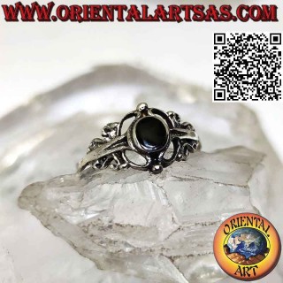 Bague en argent avec onyx rond et décorations baroques, petit