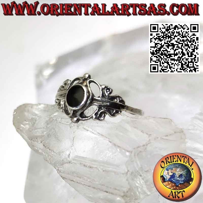 Silberring mit rundem Onyx und Barockdekor, klein