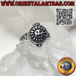 Silver box ring (poison...