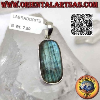 Ciondolo in argento con grande labradorite rettangolare smussata cabochon su montatura liscia
