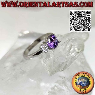 Anello in argento solitario con ametista di sintesi tonda incastonata e cerchietto di zircone sui lati