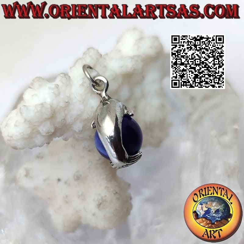 Colgante de delfín en plata que envuelve una esfera de ojo de gato azul giratoria