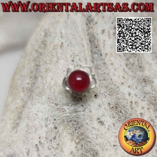Mini pendiente en plata, cabujón redondo de cornalina rodeado de entrelazados y pequeños arcos