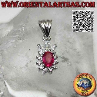 Pendentif en argent avec rubis synthétique ovale serti entouré de zircons et couronne de zircon baguette