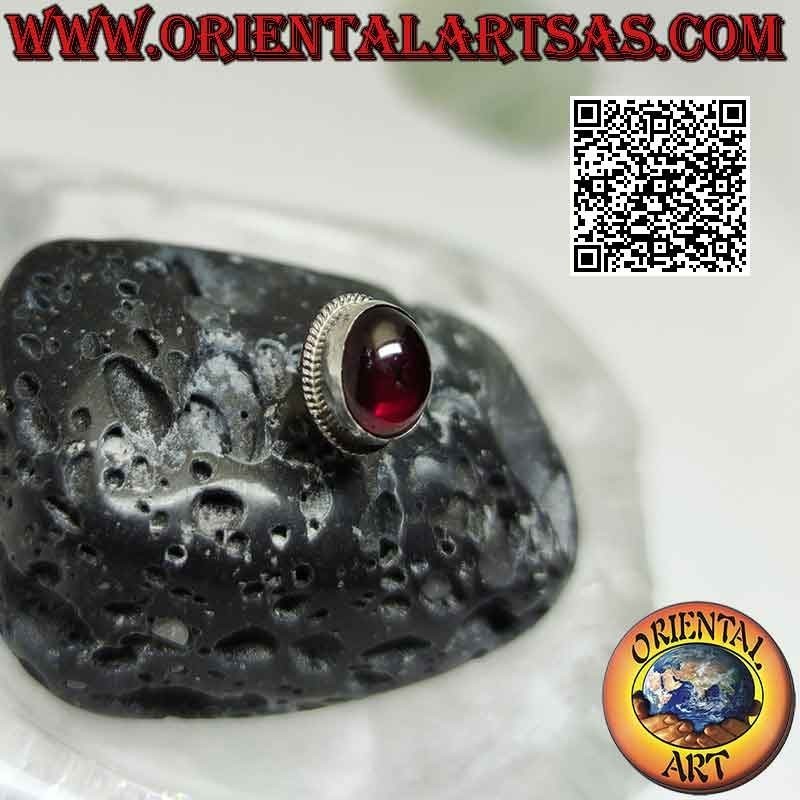Mini boucle d'oreille en argent, gros cabochon grenat ovale naturel avec monture pointillée