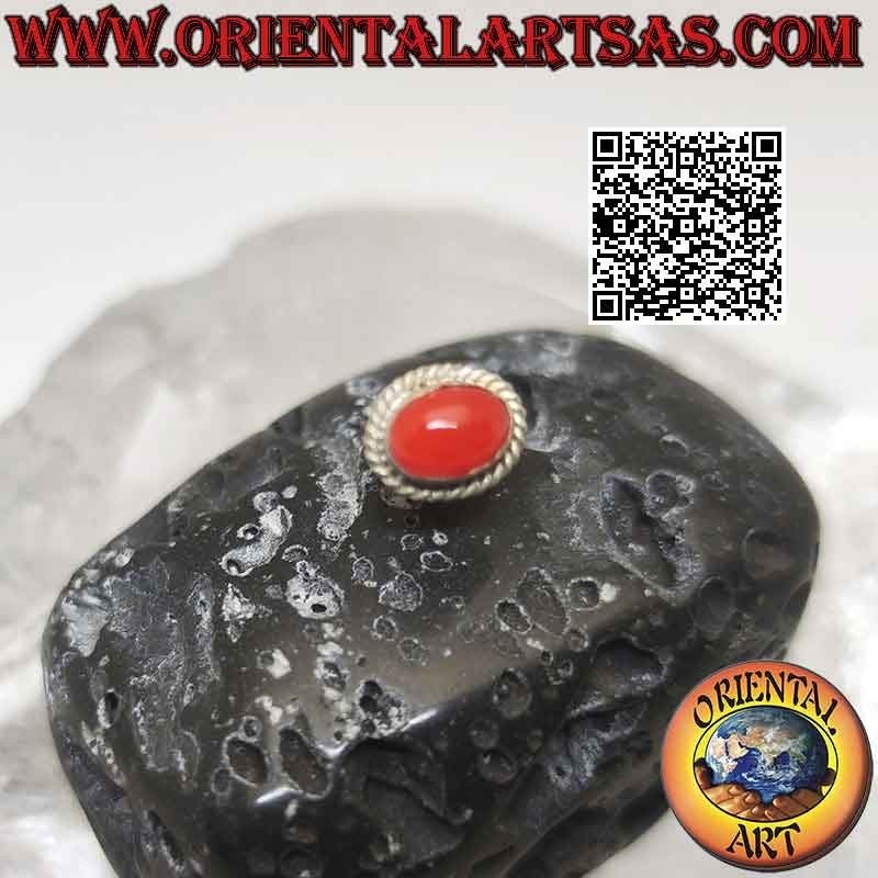 Mini-Ohrring aus Silber, ovaler Karneol-Cabochon, umgeben von Verflechtungen