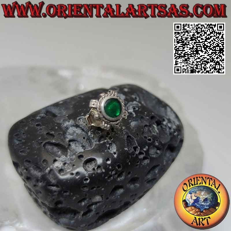 Mini boucle d'oreille en argent, agate verte ronde entourée de tissage et inserts sur les points cardinaux
