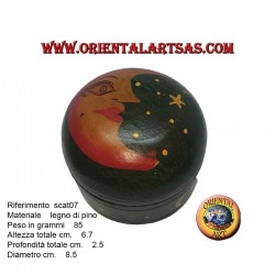 Jewelery box in green round...