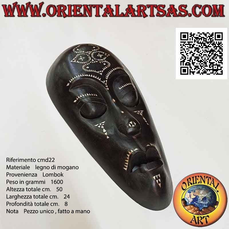 Máscara aborigen tradicional de Lombok en madera de caoba negra con incrustaciones de nácar, 50 x 24 cm
