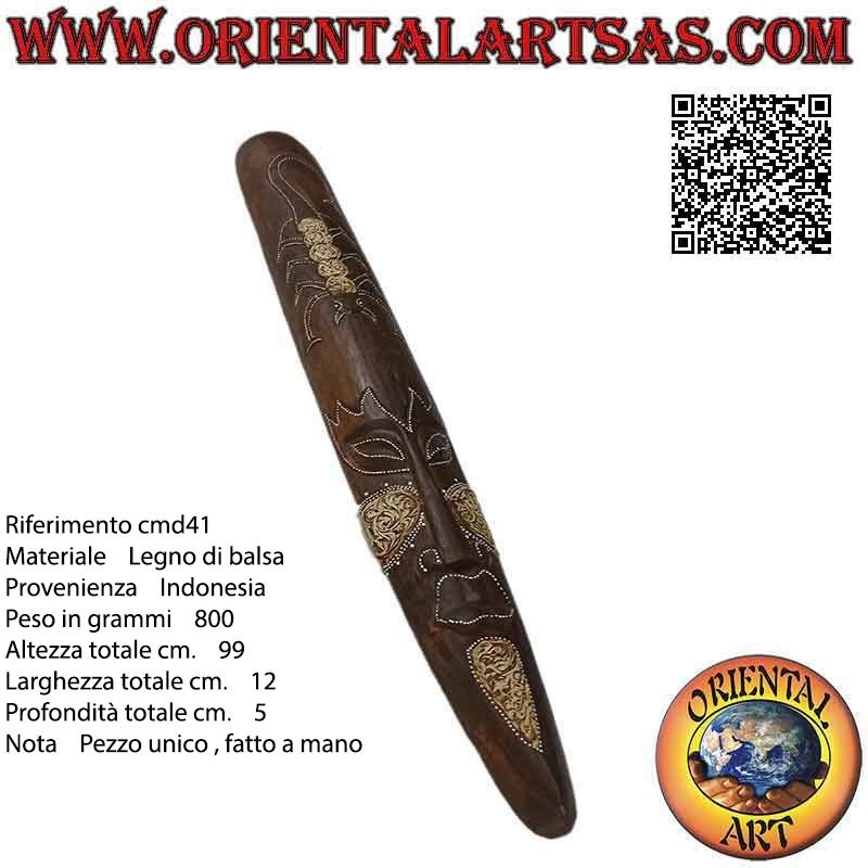 Máscara de un nativo con decoraciones ligeras (escorpión) en madera de balsa, 99 x 12 cm