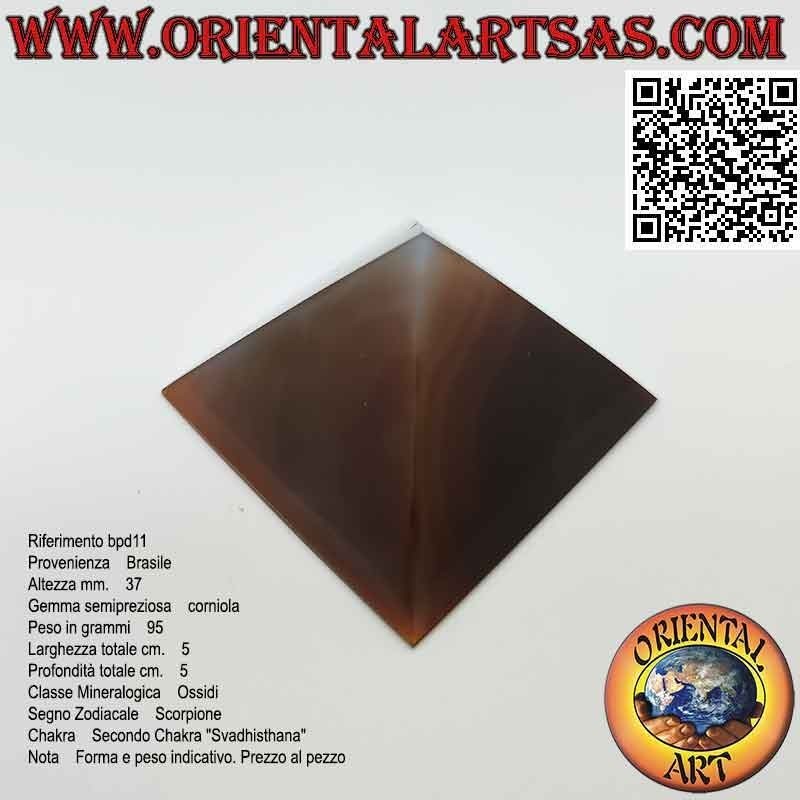 Pyramide de cornaline de 50 mm x 50 mm