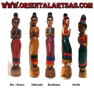 Sculpture de bienvenue de femme thaïlandaise dans une salutation formelle "Wai ou Sawasdee" en bois de suar 35cm