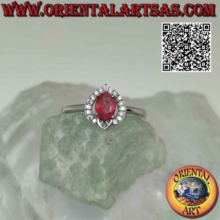 Anello in argento solitario a cuore con corona con rubino naturale ovale e zirconi
