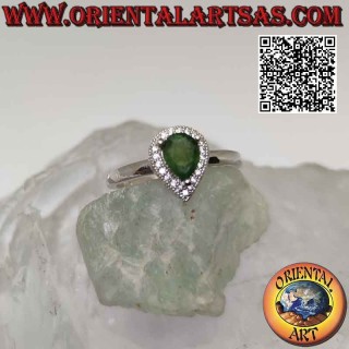 Bague solitaire en argent avec émeraude naturelle haute goutte sertie entourée de zircons