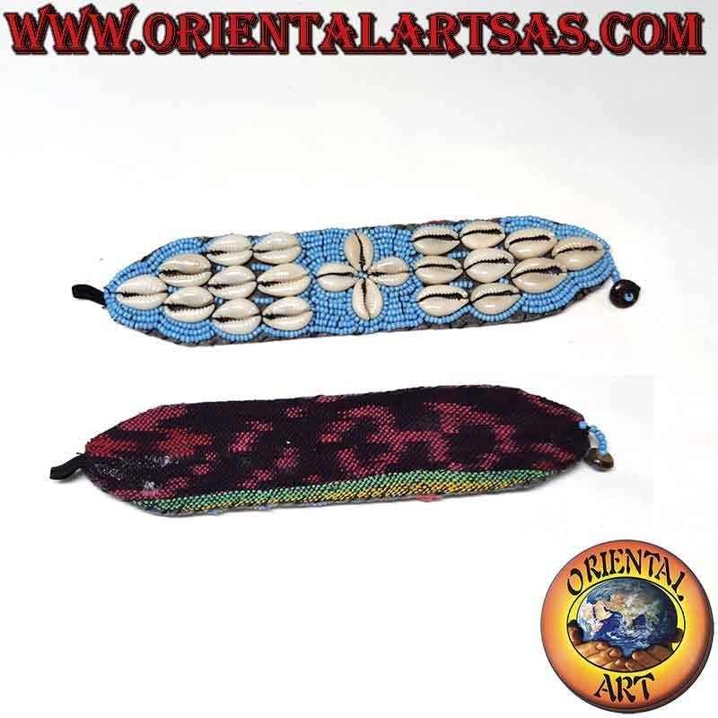 Pulsera de 3 filas con conchas de cauri y cuentas de colores (cierre de botón)