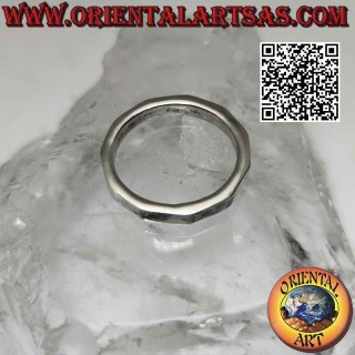 Anillo de plata lisa con banda decagonal con interior redondo