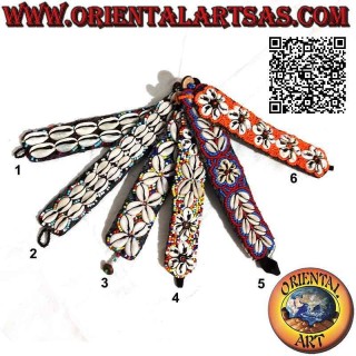 Pulsera de 2 filas con conchas de cauri y cuentas de colores (cierre de botón)