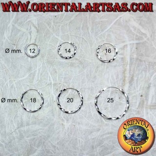 Boucles d'oreilles en argent, cercles lisses torsadés de 2mm d'épaisseur (classiques)