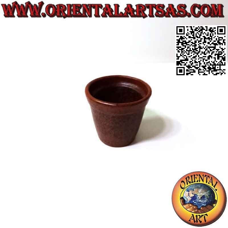 Flor de terracota y maceta con orificio de drenaje, hecha a mano.
