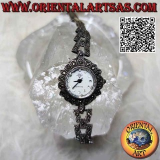 Runde Quarzuhr in 925 ‰ Silber mit trapezförmigem Armband, besetzt mit Markasit und Zirkonia auf dem Zifferblatt