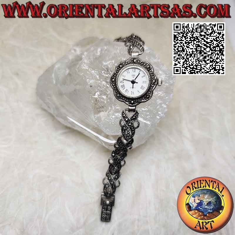 Runde Quarzuhr aus 925 ‰ Silber mit ineinandergreifendem, mit Markasit besetztem Linienarmband