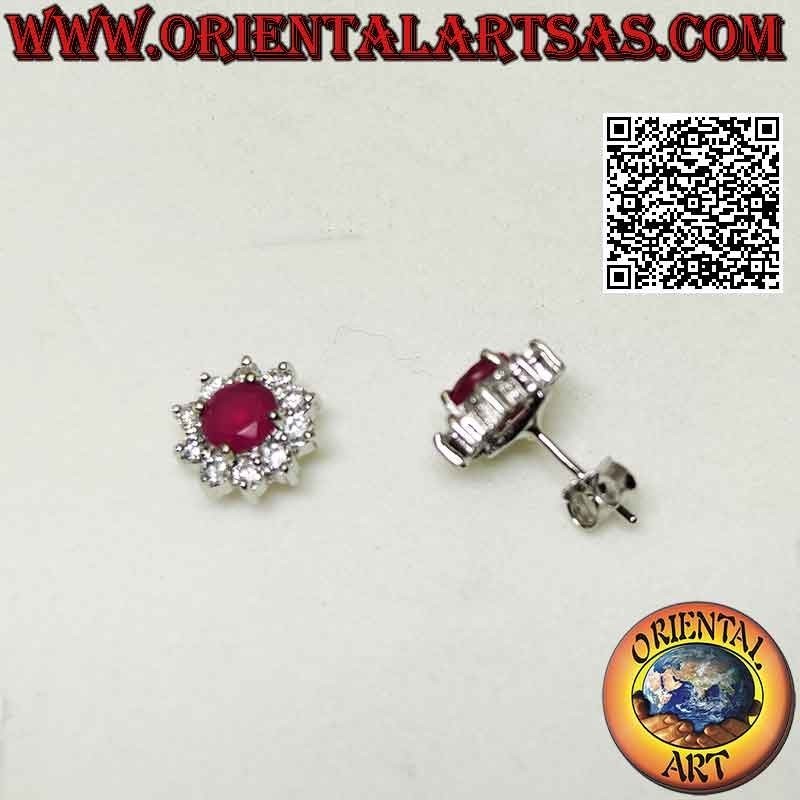 Boucles d'oreilles en argent de lobe à fleur avec rubis synthétique rond serti entouré de zircons blancs