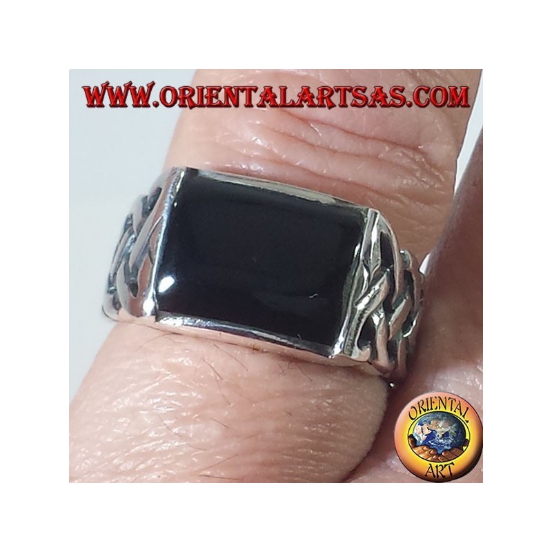 anillo de plata con ónix y nudo celta perforado