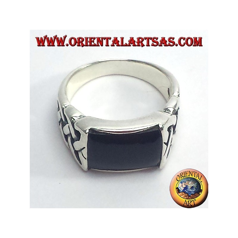 anillo de plata con ónix y nudo celta perforado