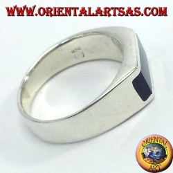 Bague en argent avec un onyx rectangulaire inséré en binaire